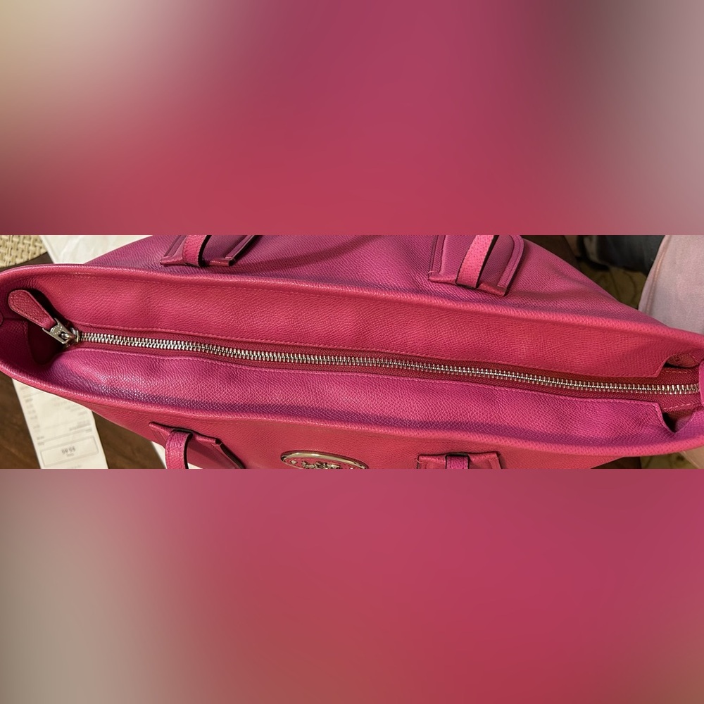 Coach Fuchsia pink cross grain Leather
Tote Bag. Model Number: F33915 - Picture 7 of 10